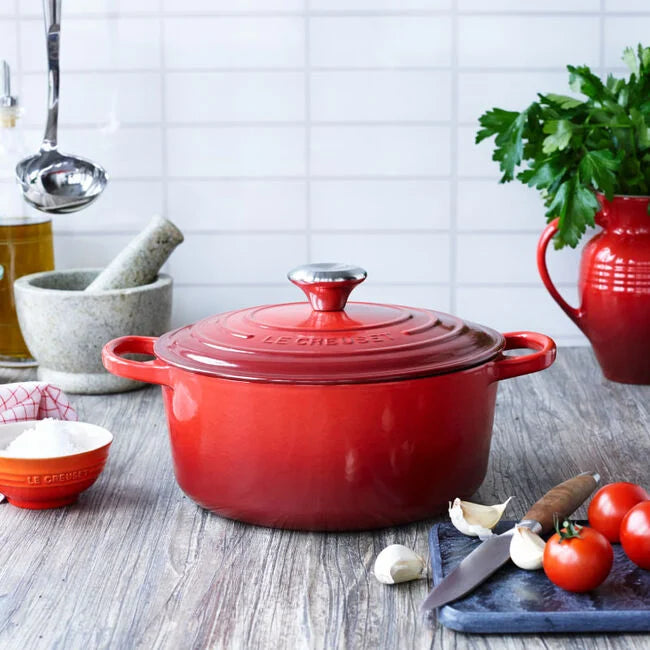 Le Creuset Signature Round Dutch Oven